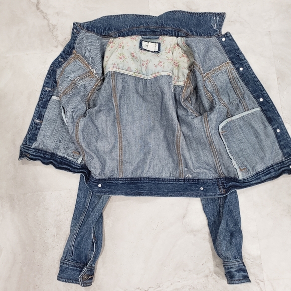 FOREVER 21 Destressed Jacket - Picture 4 of 6